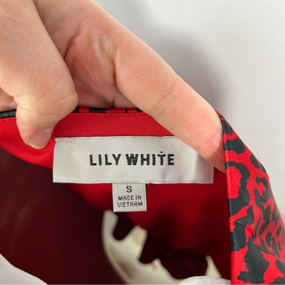 Lily White Red & Black Leopard Animal Print Faux Wrap V-Neck Blouse Small S NWT - Picture 2 of 5